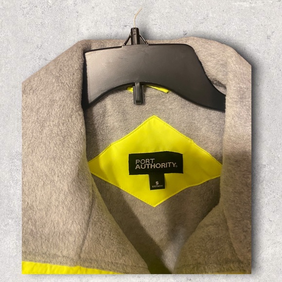 Winter safety coat - Picture 2 of 6